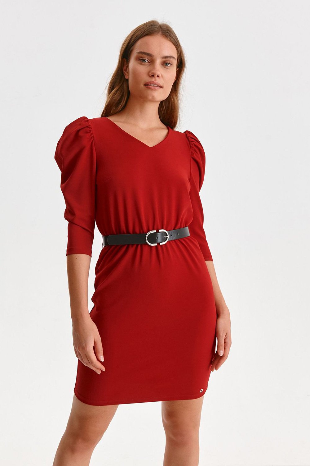 Cocktailkleid mit breiten Schultern – Rot